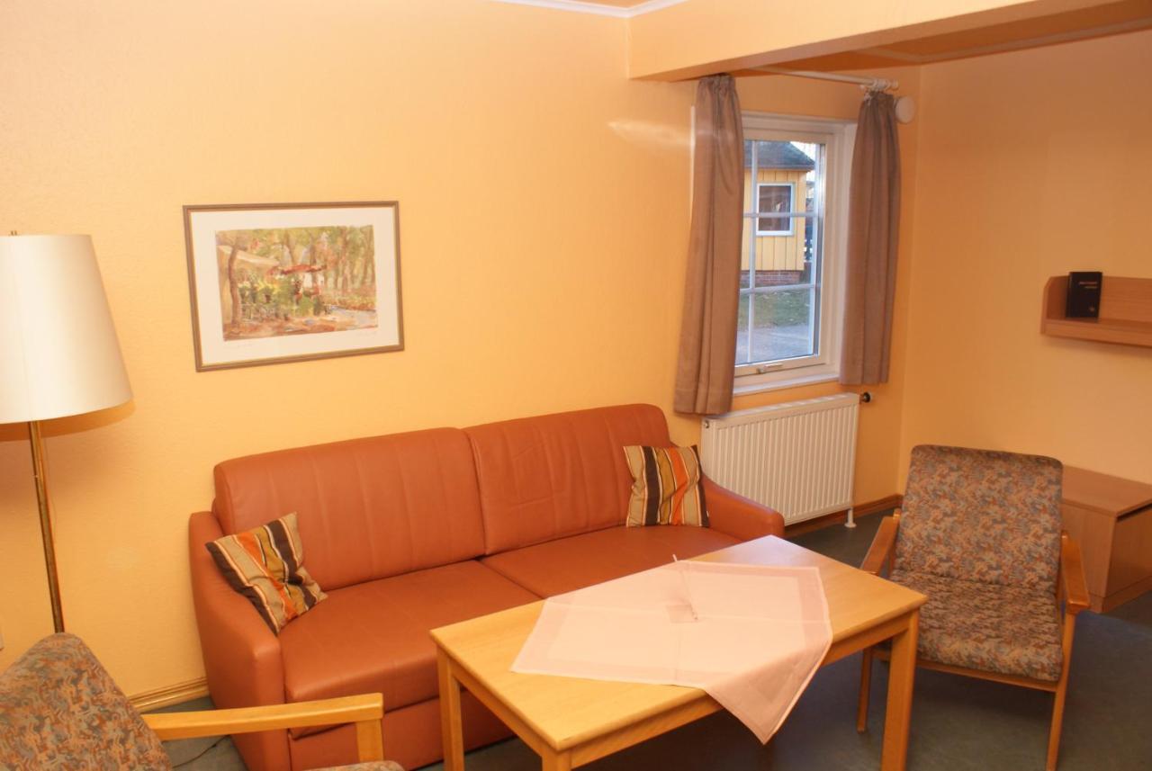 Martas Gaestehaeuser Gross Vaeter See Templin Exterior foto